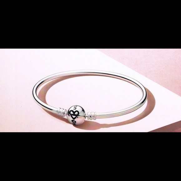 Brand New Authentic Pandora Limited Edition Bangle - Picture 2 of 3